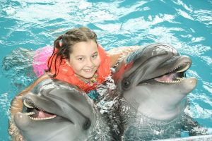 zabawa z delfinami